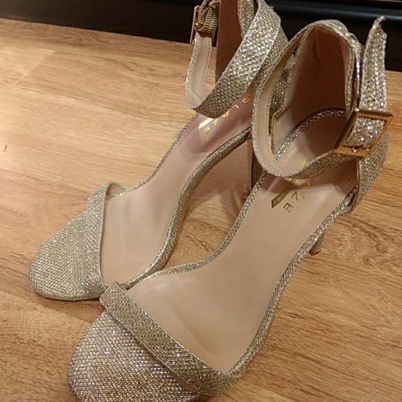 Heels - Picture 2 of 3